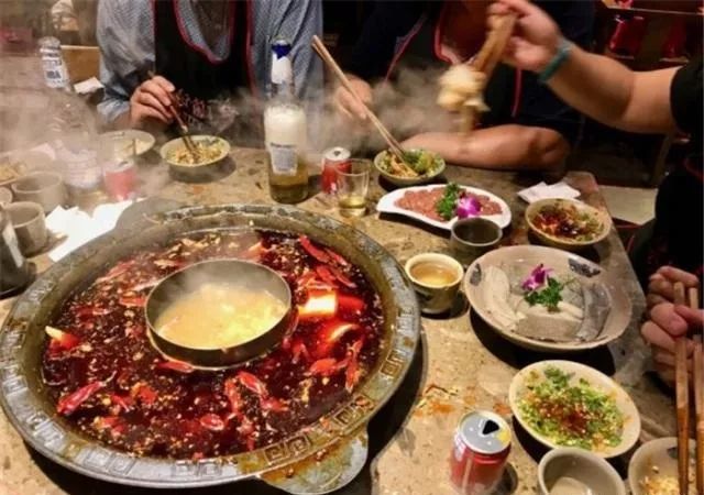 「主食」国内最受欢迎的15种火锅让你欲罢不能(图2)